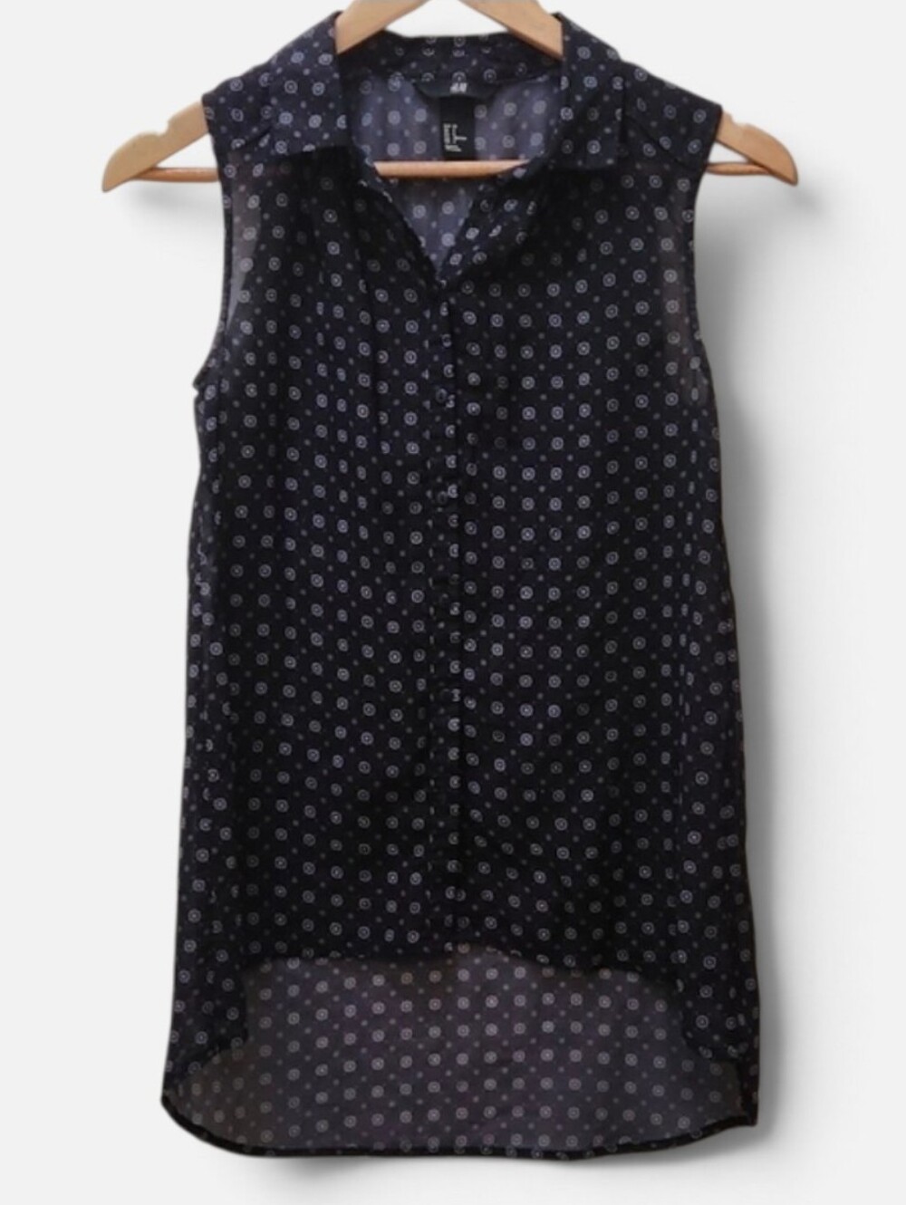H&M sleeveless pattern blouse black & white low high hem size 2